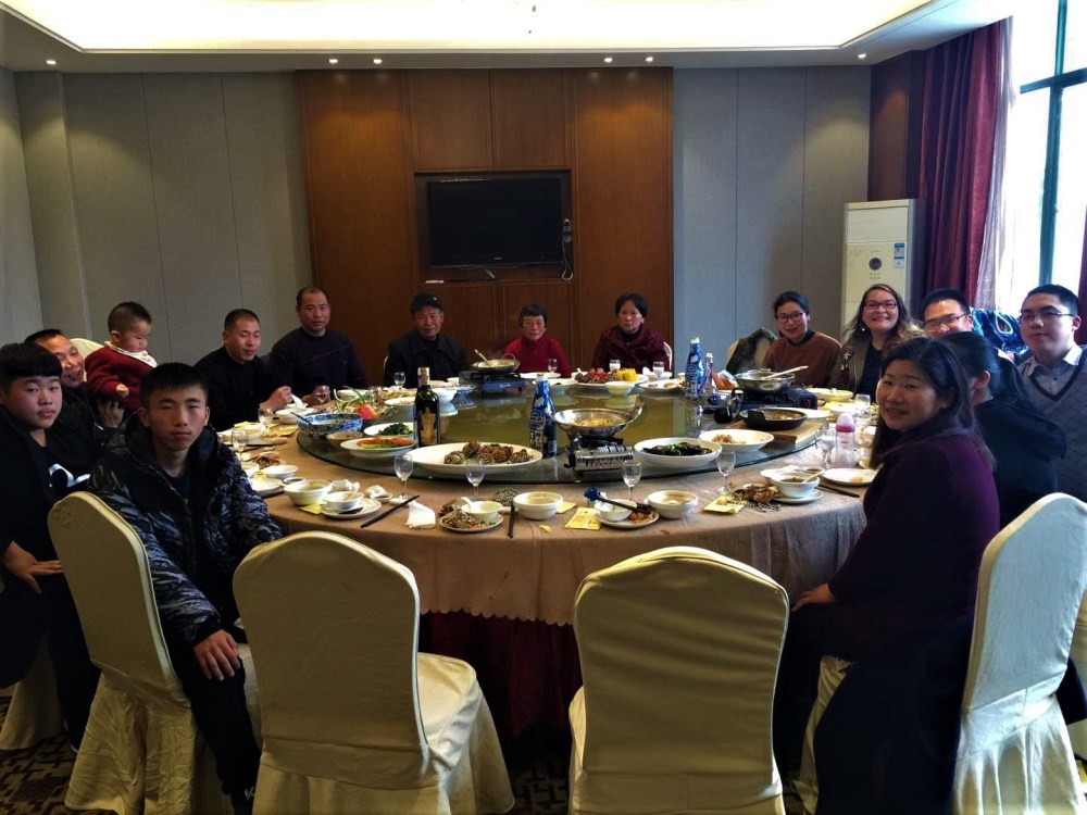 10 Tips on Eating in China: A guide to Chinese Table Manners and Dining Etiquette